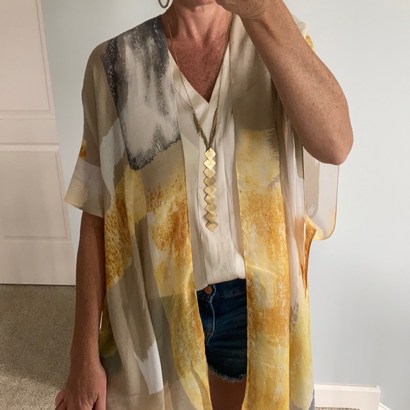 🎉✨HP✨🎉Yellow, Tan & Gray Print Boho Kimono - Picture 2 of 6